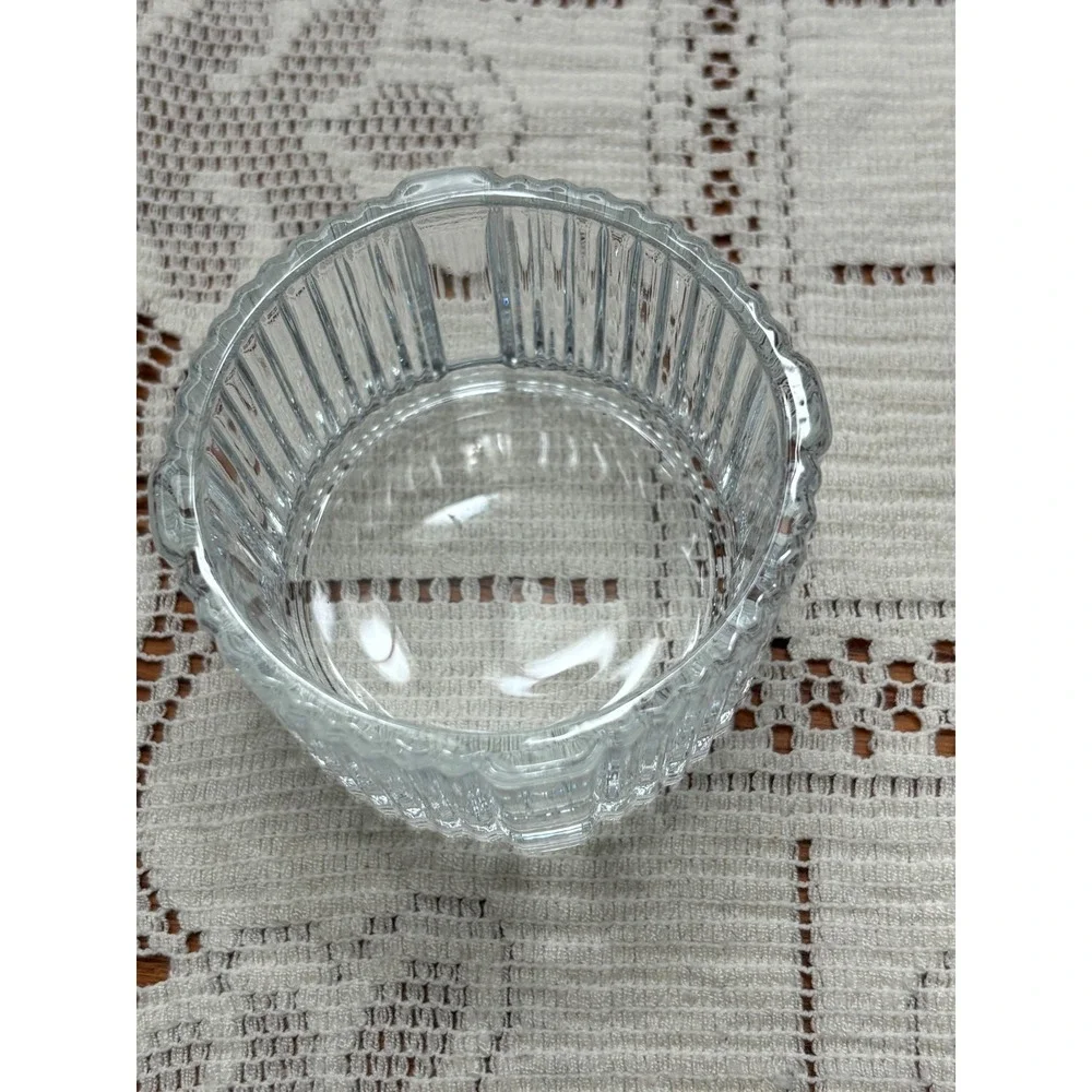 Vintage Clear Ribbed Glass Trinket Box Round Gift Bow Lid Jewelry Dish Kept Box